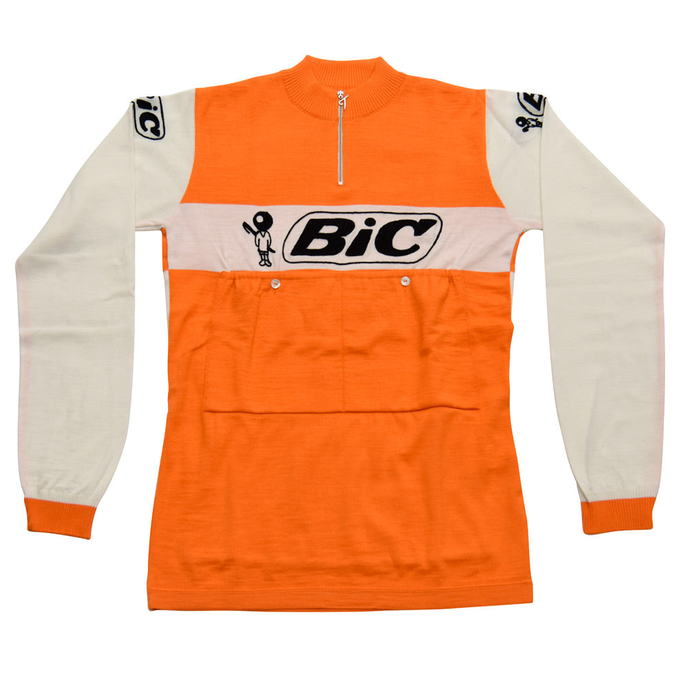 long-sleeved Bic jersey