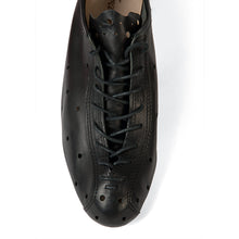 Carica l'immagine nel visualizzatore di Gallery, Scarpe fermapunta