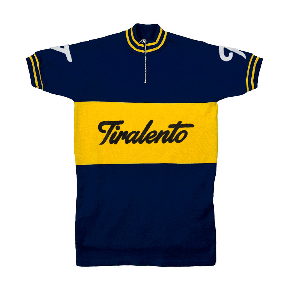 Izoard jersey customised with Tiralento lettering