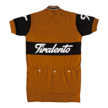 Load image into Gallery viewer, Tre Cime di Lavaredo summer set customised with Tiralento lettering
