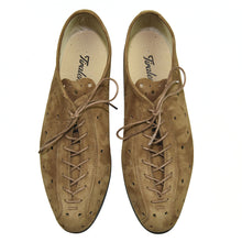 Load image into Gallery viewer, Walking shoes in clay suede
